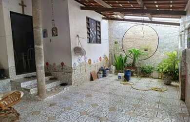 Imagem: A casa possui 2 Dormitórios, 2 Banheiros, 1 Vaga na garagem