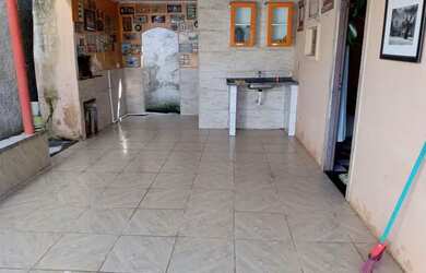 Imagem: A casa possui 2 Dormitórios, 2 Banheiros, 3 Vagas na garagem