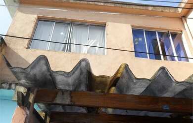 Imagem: A casa possui 3 Dormitórios, 2 Banheiros, 60m² de Área e