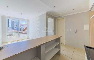 Imagem: O apartamento possui 1 Dormitório, 1 Banheiro, 1 Vaga na garagem