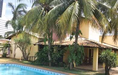 Imagem: A casa possui 5 Dormitórios, 4 Banheiros, 2 Vagas na garagem