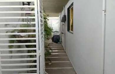 Imagem: A casa possui 3 Dormitórios, 2 Banheiros, 2 Vagas na garagem