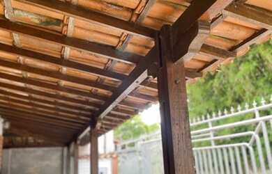 Imagem: A casa possui 4 Dormitórios, 3 Banheiros, 2 Vagas na garagem