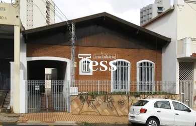 Imagem: A casa possui 3 Dormitórios, 3 Banheiros, 2 Vagas na garagem