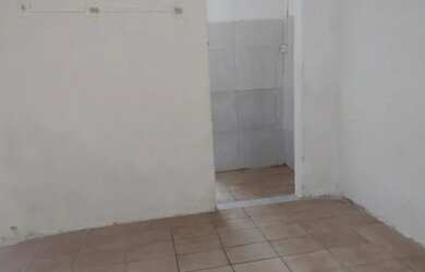 Imagem: A casa possui 1 Dormitório, 1 Banheiro e está localizado