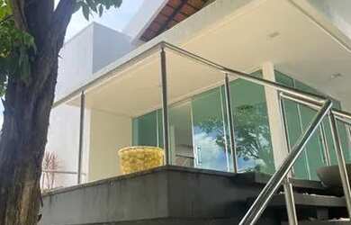 Imagem: A casa em condomínio possui 4 Dormitórios, 5 Banheiros, 3