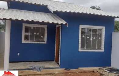 Imagem: A casa possui 2 Dormitórios, 2 Banheiros, 2 Vagas na garagem