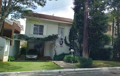 Imagem: A casa possui 3 Dormitórios, 4 Banheiros, 2 Vagas na garagem