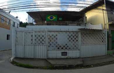 Imagem: A casa possui 2 Dormitórios, 1 Banheiro, 2 Vagas na garagem