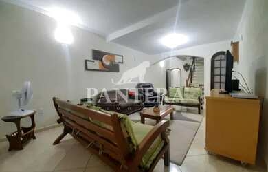 Imagem: A casa possui 4 Dormitórios, 3 Banheiros, 2 Vagas na garagem