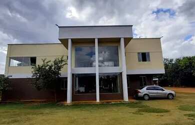 Imagem: A casa em condomínio possui 4 Dormitórios, 4 Banheiros, 2