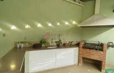 Imagem: A casa possui 4 Dormitórios, 3 Banheiros, 2 Vagas na garagem