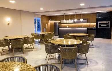 Imagem: O apartamento possui 2 Dormitórios, 2 Banheiros, 2 Vagas na