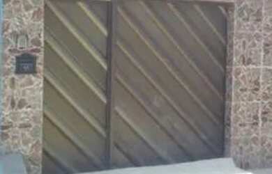 Imagem: A casa possui 2 Dormitórios, 2 Banheiros e está localizado