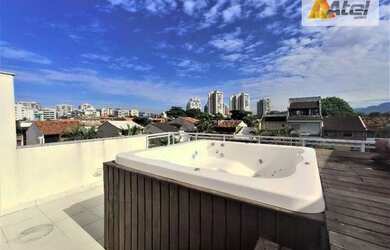 Imagem: A casa em condomínio possui 5 Dormitórios, 5 Banheiros, 2