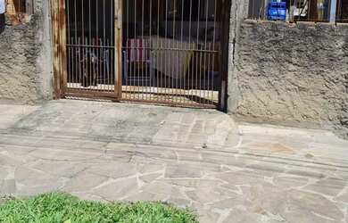 Imagem: A casa possui 2 Dormitórios, 1 Banheiro, 1 Vaga na garagem