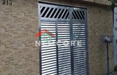 Imagem: A casa possui 5 Dormitórios, 2 Banheiros, 2 Vagas na garagem