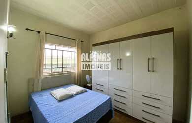 Imagem: A casa possui 3 Dormitórios, 1 Banheiro, 1 Vaga na garagem