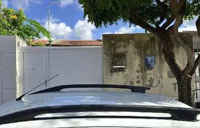 Imagem: A casa possui 2 Dormitórios, 1 Banheiro, 1 Vaga na garagem