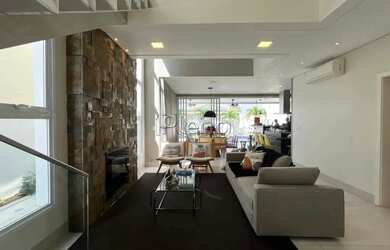 Imagem: A casa em condomínio possui 3 Dormitórios, 2 Banheiros, 4