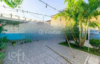 Imagem: A casa possui 3 Dormitórios, 2 Banheiros, 3 Vagas na garagem