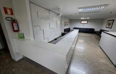 Imagem: O depósito para alugar possui 5 Vagas na garagem e 150m² de