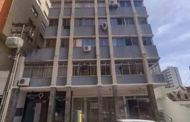 Imagem: O depósito possui 2 Vagas na garagem e 444m² de Área e está