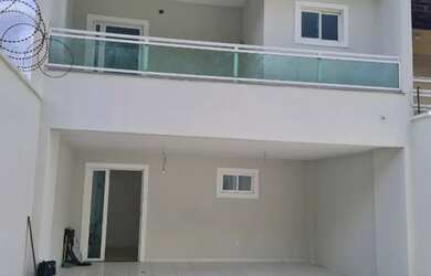 Imagem: A casa possui 4 Dormitórios, 4 Banheiros, 4 Vagas na garagem