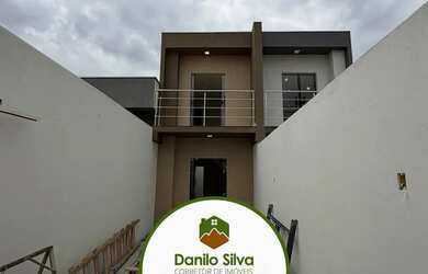 Imagem: A casa possui 2 Dormitórios, 2 Banheiros, 2 Vagas na garagem