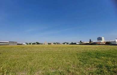 Imagem: O terreno possui 3.270m² de Área e está localizado em Santa