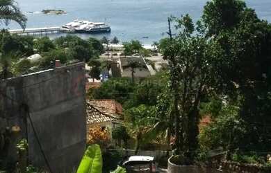 Imagem: O terreno possui 890m² de Área e está localizado em Charitas