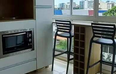 Imagem: O apartamento possui 1 Dormitório, 1 Banheiro, 1 Vaga na garagem