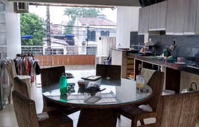 Imagem: A casa possui 5 Dormitórios, 5 Banheiros, 2 Vagas na garagem