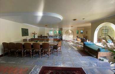 Imagem: A casa possui 5 Dormitórios, 5 Banheiros, 5 Vagas na garagem