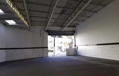 Imagem 2: Galpão/Depósito/Armazém para aluguel possui 450 metros quadrados