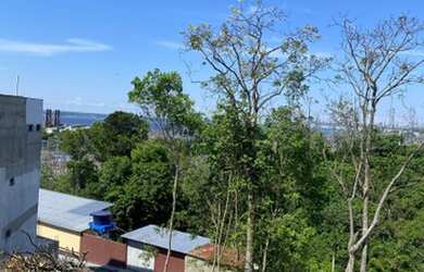 Imagem: A casa possui 3 Dormitórios, 3 Banheiros, 4 Vagas na garagem