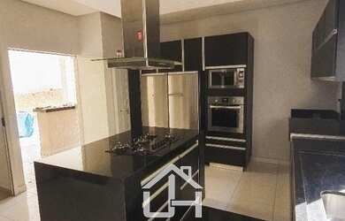 Imagem: A casa em condomínio possui 4 Dormitórios, 5 Banheiros, 3