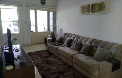 Imagem: A casa possui 3 Dormitórios, 3 Banheiros, 3 Vagas na garagem