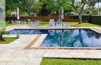 Imagem: A casa possui 4 Dormitórios, 5 Banheiros, 5 Vagas na garagem