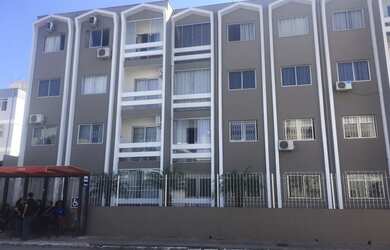 Imagem: O apartamento possui 3 Dormitórios, 1 Banheiro, 1 Vaga na garagem