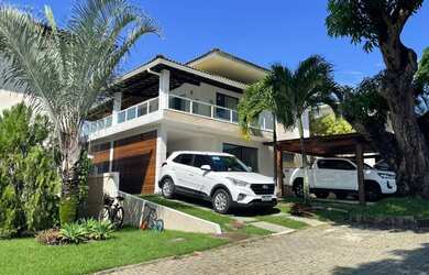 Imagem: A casa possui 4 Dormitórios, 5 Banheiros, 2 Vagas na garagem