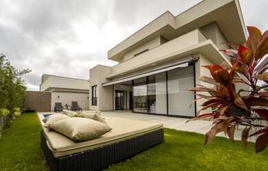 Imagem: A casa em condomínio possui 4 Dormitórios, 2 Banheiros, 4