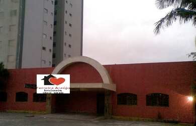 Imagem: O depósito possui 5 Vagas na garagem e 600m² de Área e está