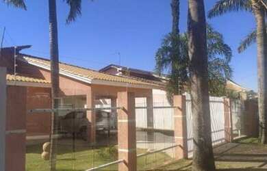 Imagem: A casa em condomínio possui 4 Dormitórios, 5 Banheiros, 5