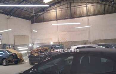 Imagem: O depósito possui 2 Vagas na garagem, 800m² de Área e está