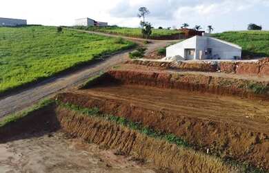 Imagem: O terreno possui 999m² de Área e está localizado em Centro