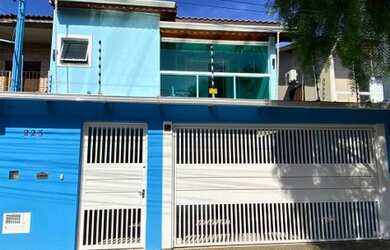 Imagem: A casa possui 3 Dormitórios, 4 Banheiros, 3 Vagas na garagem