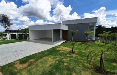 Imagem: A casa em condomínio possui 4 Dormitórios, 5 Banheiros, 4