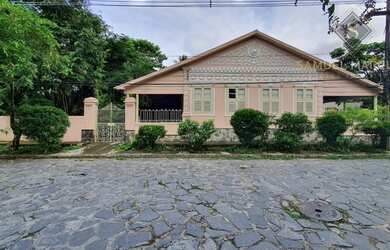 Imagem: A casa possui 5 Dormitórios, 5 Banheiros, 5 Vagas na garagem