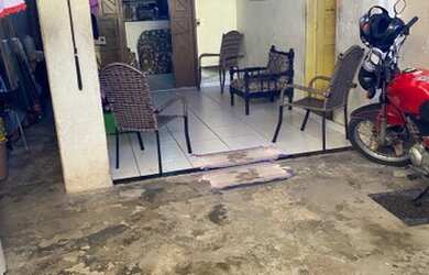 Imagem: A casa possui 2 Dormitórios, 1 Banheiro, 1 Vaga na garagem